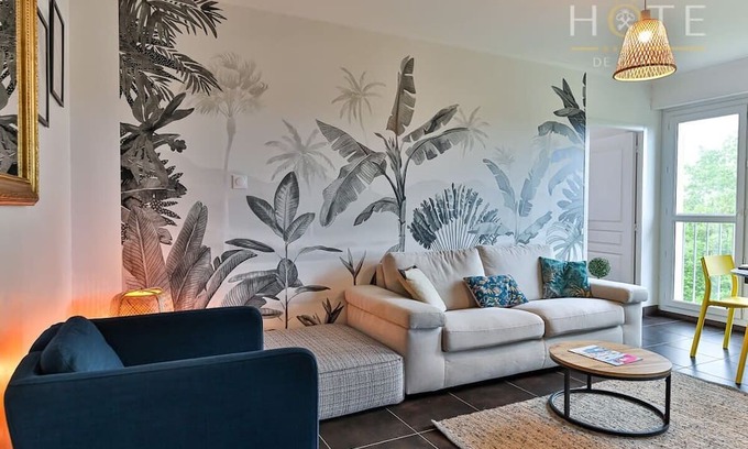 Chateau-d'Olonne Apartment | Beautiful apartment close to all amenities