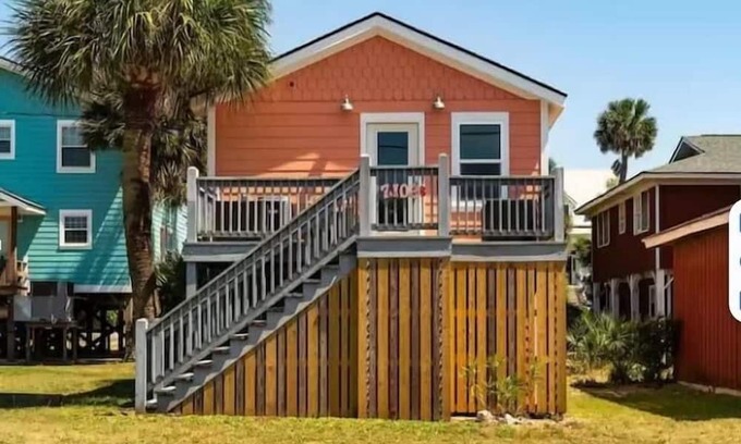 Edisto Island House | Cozy home sleeps 4 & just a few steps to the beach with no paved road to cross!