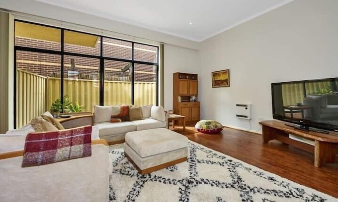 Footscray Apartment | Funky Footscray Find: Your Epic Urban Playground!