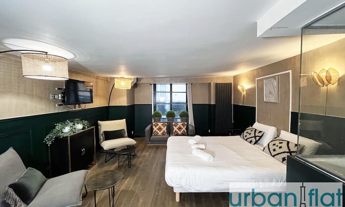 Quartier du Mail Apartment | Urban Flat 31 - Charming Triplex in Paris