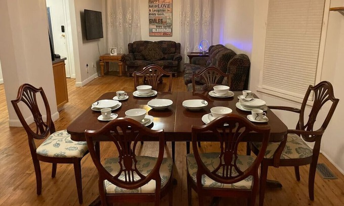 Downtown Niagara Falls House | Spacious House Close to Downtown