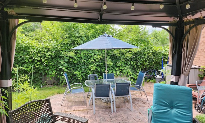 Keswick House | Large bungalow minutes to lake Simcoe with all the amenities you could ask for!