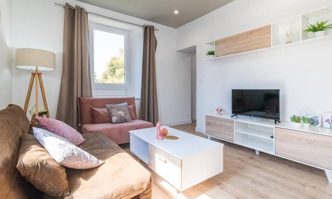 Cervantes Apartment | Apartment in a restored mansion in Granada.