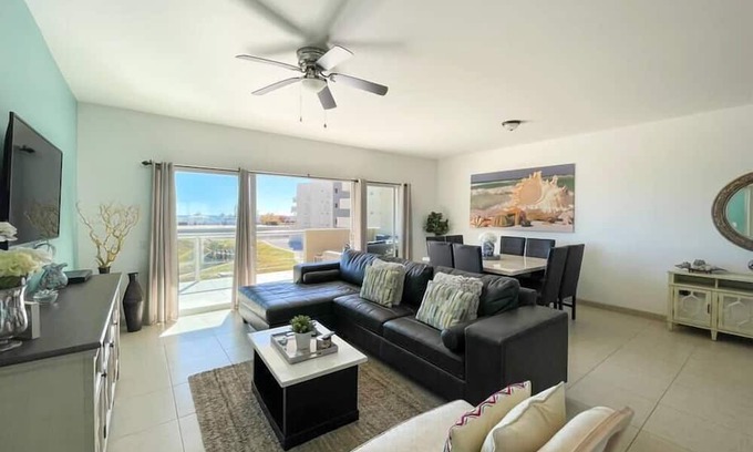 Las Conchas Condo | Modern Ocean View Condo with Pools & Gym