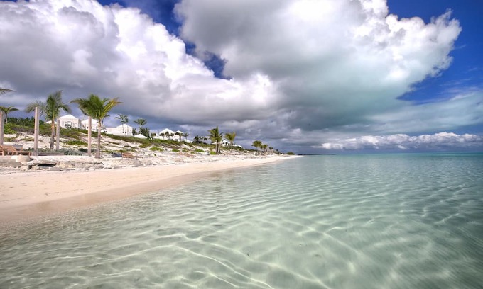 Long Bay Hills House | Villa DelEvan 4F - 12 min. walk from the pristine Long Bay Beach,