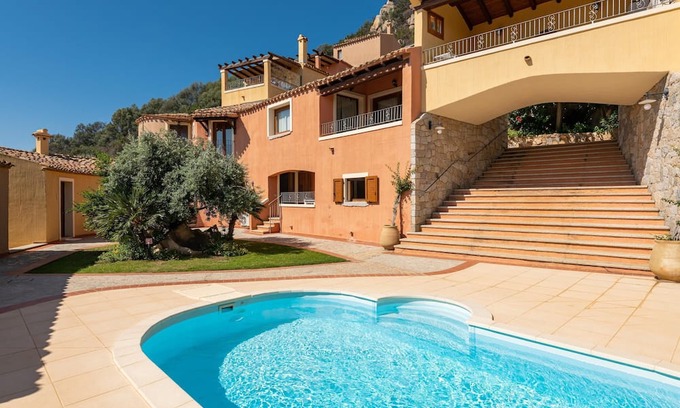 Costa Rei House | Holiday Home 'Villetta Riccardo N7' with Mountain View, Shared Pool and Air Conditioning