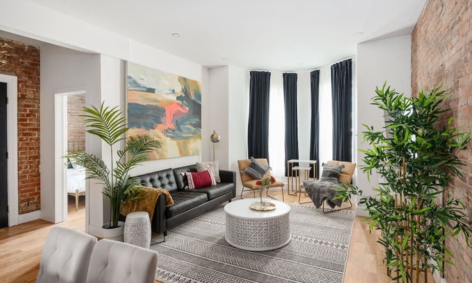 Outremont Apartment | Classy and Elegant 3bedrooms Heart of Mile end