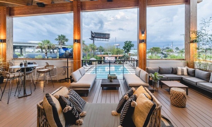 North Charleston House | Bird Song : Recently Renovated in Mixson!