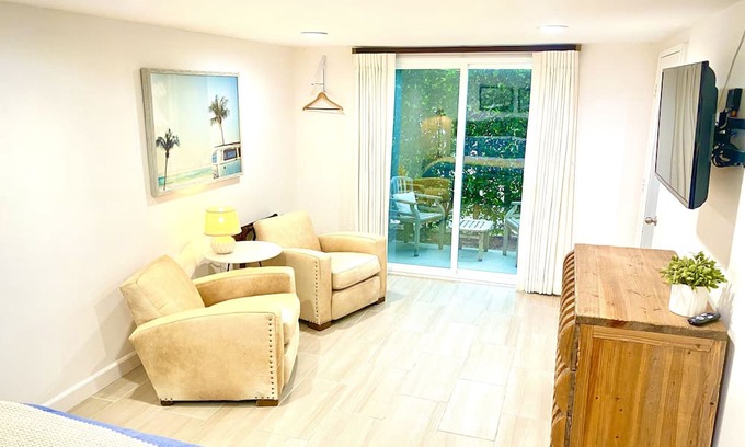 Montecito Apartment | Easy 10 minute walk to Butterfly Beach and shops