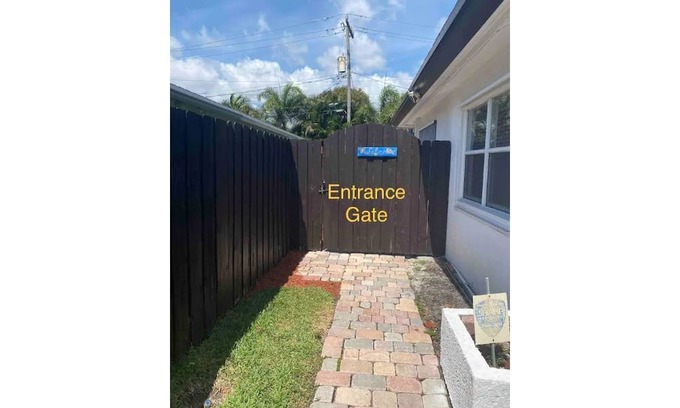 North Corals Apartment | Studio w/ Private Entry Access, beach nearby