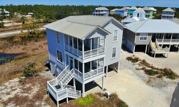 Morgantown House | Morgantown Private Home w/ Pool & Easy Beach Access