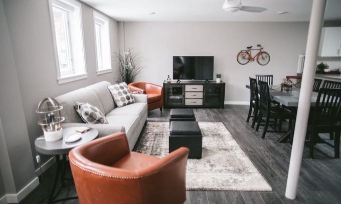Bridgman House | Spacious Downtown Suite Close to Beach-Silver suite #1