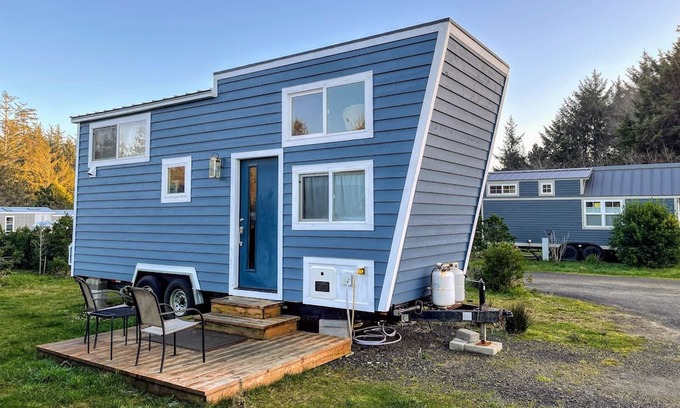 Waldport House | Breakers