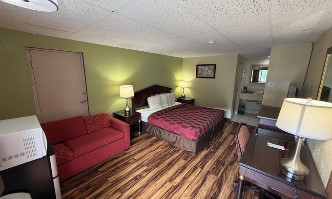 Derrick City Hotel | Kiteville Bradford