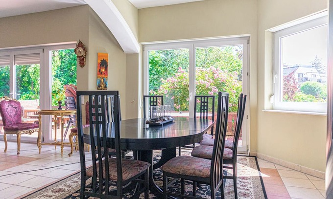 Grinzing Apartment | Luxury Garden Villa Sleeps 16 Guests