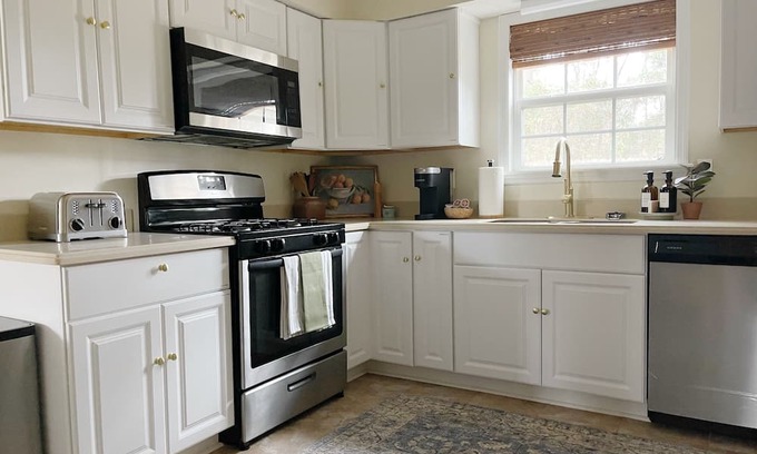 Whitemarsh Island House | Large Home Sleeps 10 By Beach & City