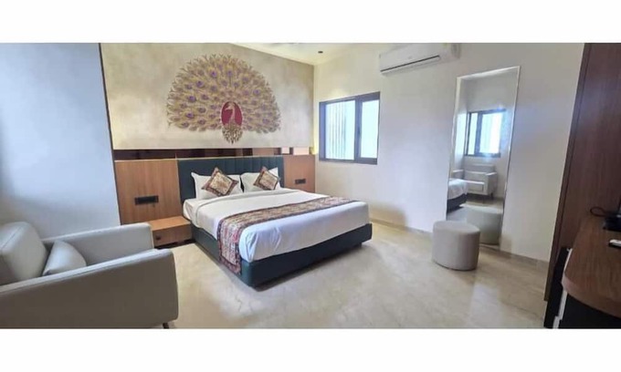 Dwarka Hotel | Hotel The Grand Om Krishna