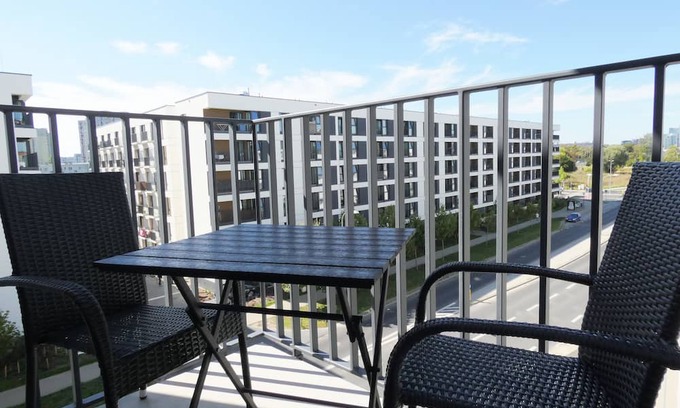 Nowe Miasto Apartment | RentPlanet - Apartament Brneńska