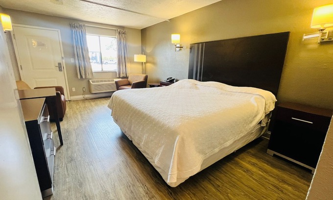 Merrillville Hotel | Economy Inn By Townhouse Merrillville US 30