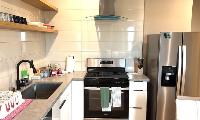 Boyle Heights Hotel | Superb 3-bedroom Apt in vibrant Los Angeles