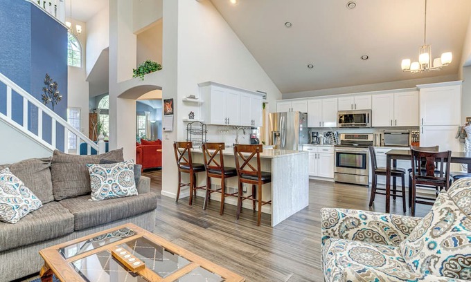 Prides Crossing Cottage | Private Hot Tub w/Projector: Modern Aurora Home