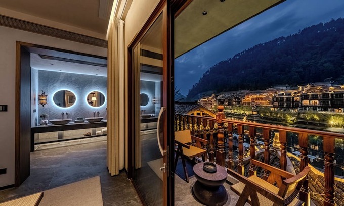 Fenghuang Bed & Breakfast | Fenghuang Yiquan River View B&B