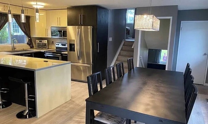 Northeast Edmonton House | 3-bedroom house in amazing Edmonton with WiFi, AC