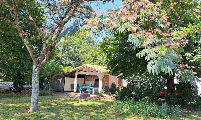 Saint-Pierre-de-Buzet Apartment | Gîte "Les Glycines" 3 bedrooms