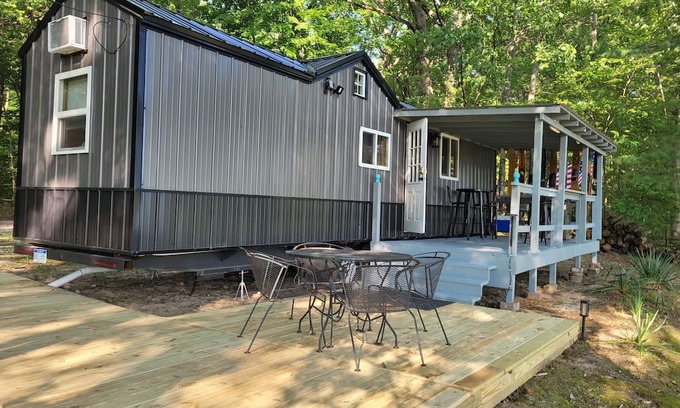 Greenville Apartment | New! Robin's Nest - Cute Lakefront Tiny House with Private Dock and A/C!