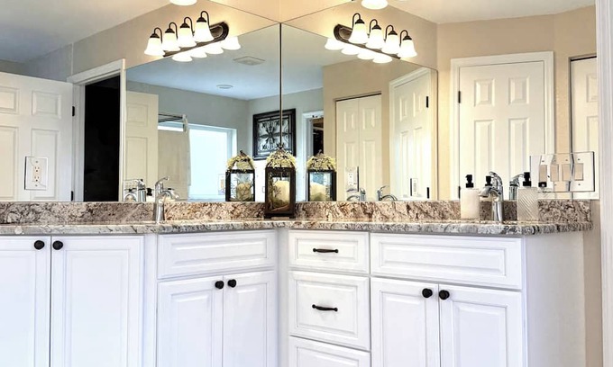 Lake Wales House | SECLUDED LAKE FRONT RETREAT ON 6 acres. Close to Theme Parks. Pet Friendly!