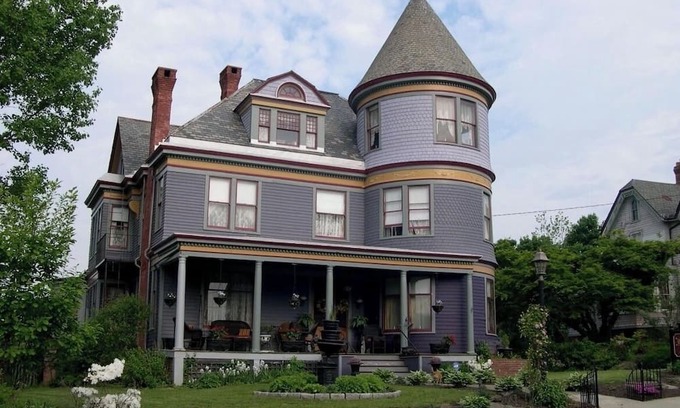 Beacon Bed & Breakfast | Charming B&B with AC and WiFi in wonderful Beacon - Botsford Briar B&B