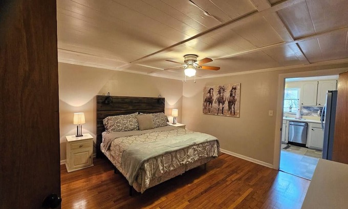 Sharpsburg House | Charming 3-bedroom house with WiFi, AC in lovely Sharpsburg