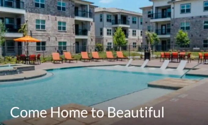 Santa Fe Apartment | The LagoonSide LoungeAway w/Pool/Parking/WiFi Pkg