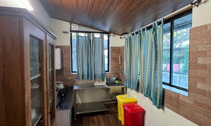 Vypin Villa | Sunshine beach villa. Two bedroom villa overlooking Kuzhuppilly beach.