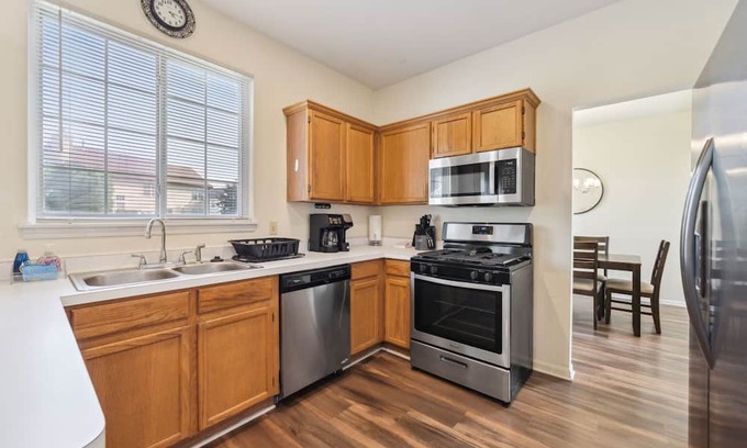Fox Valley House | Plainfield Rental - Metcalf Ctn
