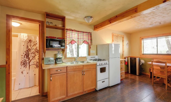Sedona Cabin | Charming Sedona Cabin: Hike, Fish & Swim On-Site!