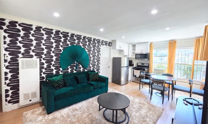 Hollywood Hills West Apartment | Luxury Stylish Apt. On Sunset Blvd Sleeps 6