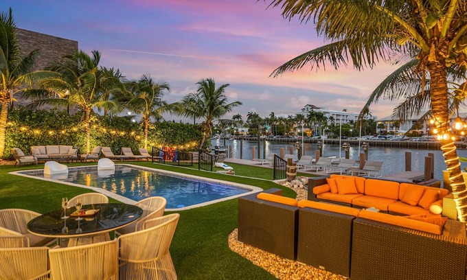 Barrier Island Apartment | Suite by Beach Waterfront Lago Key Two