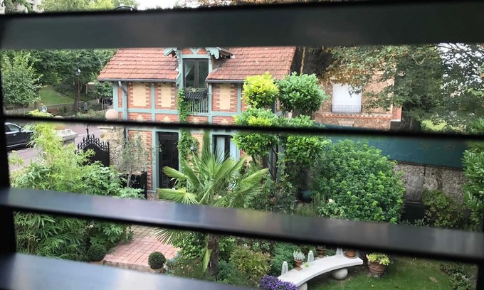 Saint-Cloud House | Homerez - House in Saint-Cloud