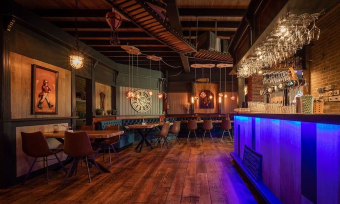 Hellendoorn House | Holiday home with conservatory, near Hellendoorn