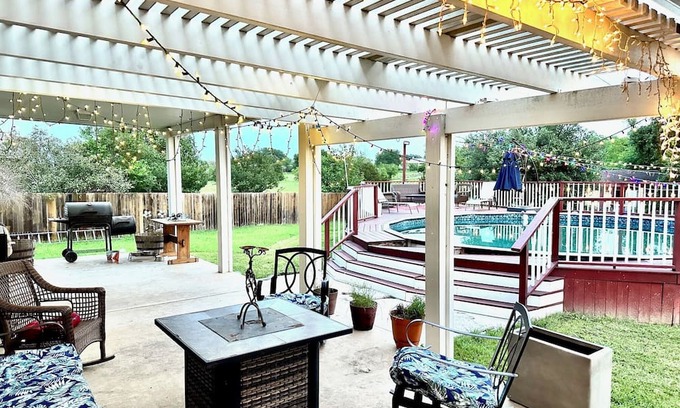 Manor House | Beautiful spacious house with pool and large backyard, North Austin