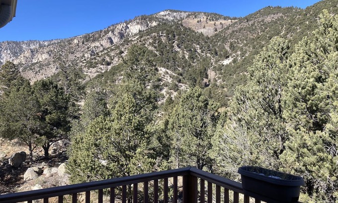 Buena Vista Apartment | 2BR/3BA Carriage House By Cottonwood Creek