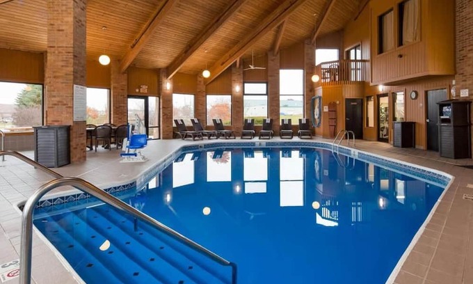Hebron House | Easy I-70 Access, Your Home Away From Home With Hot Breakfast
