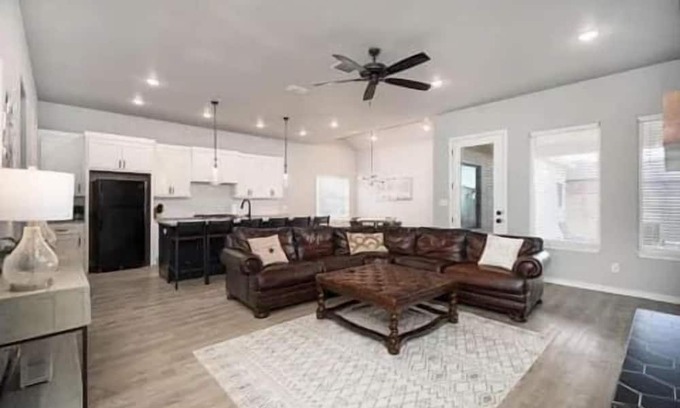 Lubbock House | Modern Uptown - 4BR/2BA - New Construction