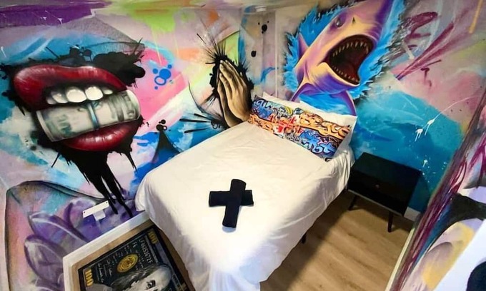 Wynwood Art District House | Cozy & Colorful Miami Art Canvas w/HotTub & Murals