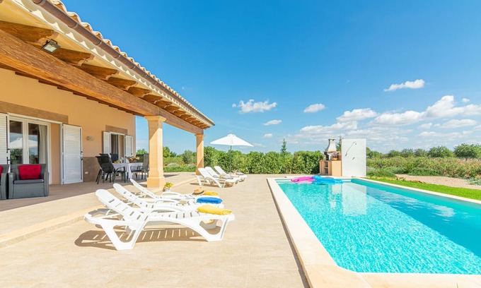 Binissalem House | Holiday Home 'Vanessa' with Mountain View, Private Pool and Air Conditioning