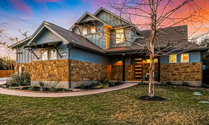 Valley Lake Hills House | Serene & stylish home with cowboy pool, fenced yard, & firepit - dog-friendly