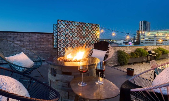 Centro Apartment | Modern & Stylish Apt | Gym+Rooftop (FirePit)+Lounge