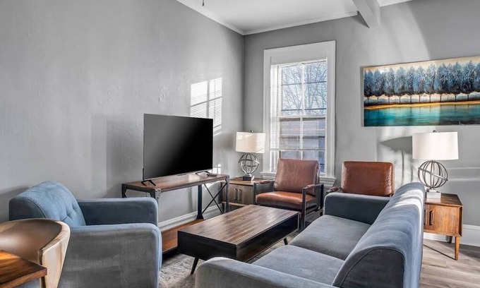 Shaw House | Beautiful, Rehabbed Four-Unit in Shaw Community