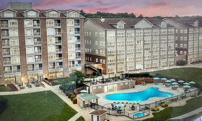 Huddleston Condo | Cozy 2-bedroom waterfront condo with gorgeous view of lake and mountains.